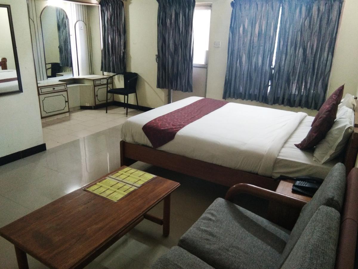 Hotel Jaysanthi Уті Екстер'єр фото