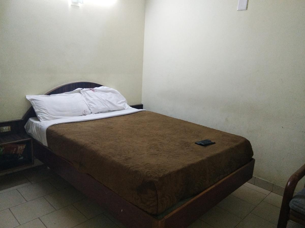 Hotel Jaysanthi Уті Екстер'єр фото