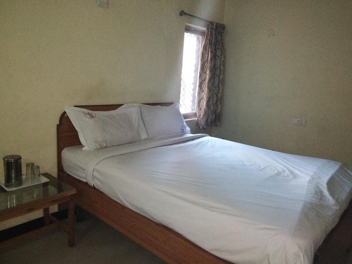 Hotel Jaysanthi Уті Екстер'єр фото
