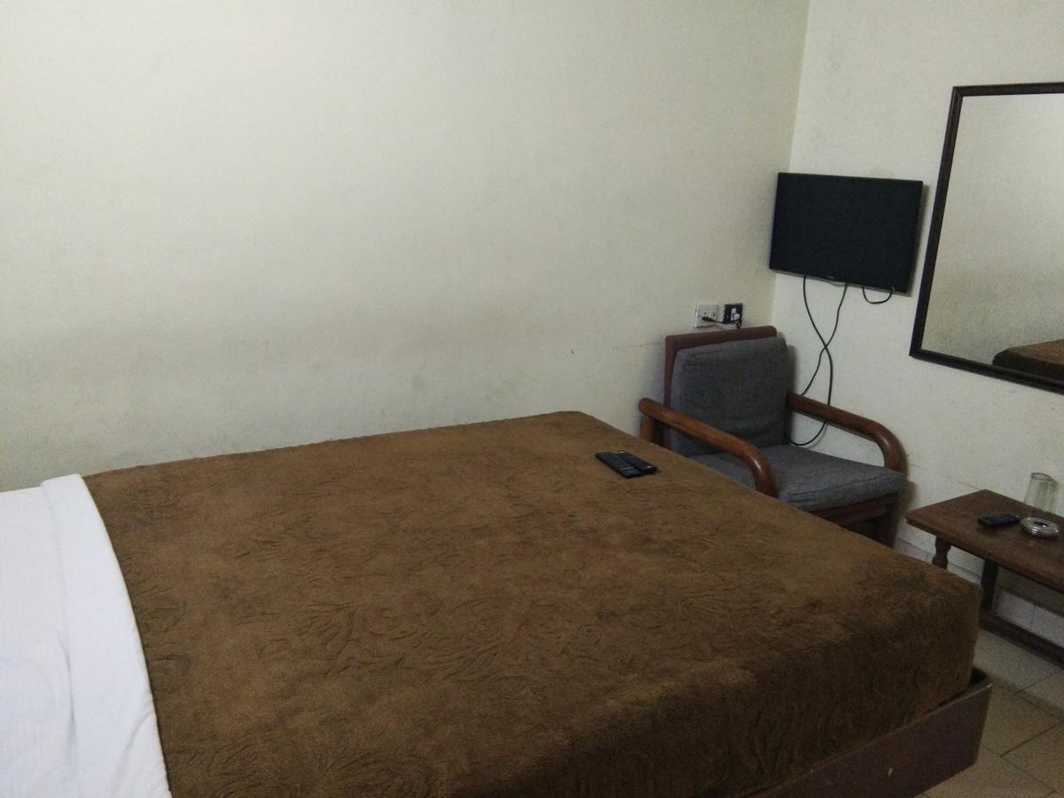 Hotel Jaysanthi Уті Екстер'єр фото