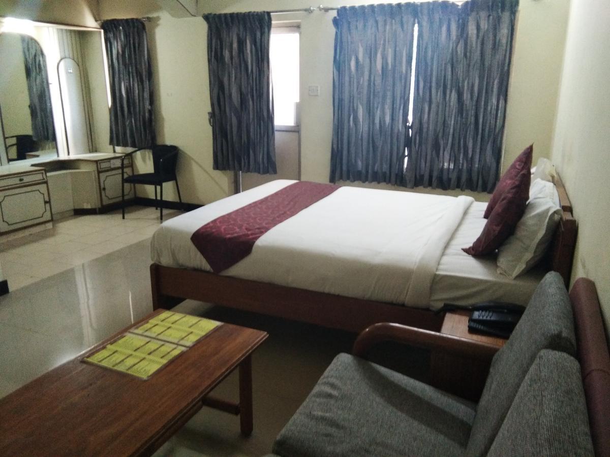 Hotel Jaysanthi Уті Екстер'єр фото